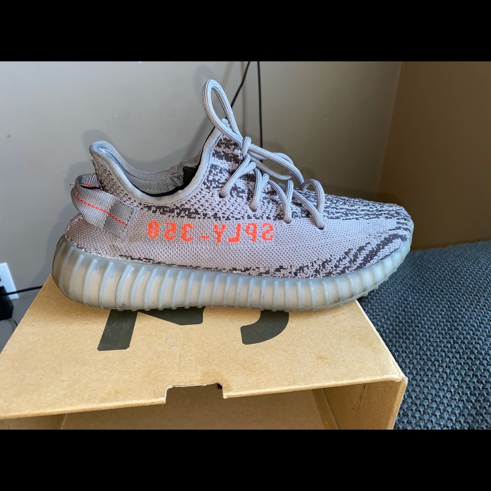 Yeezy 350s. Great condition! Box I perfect shape!